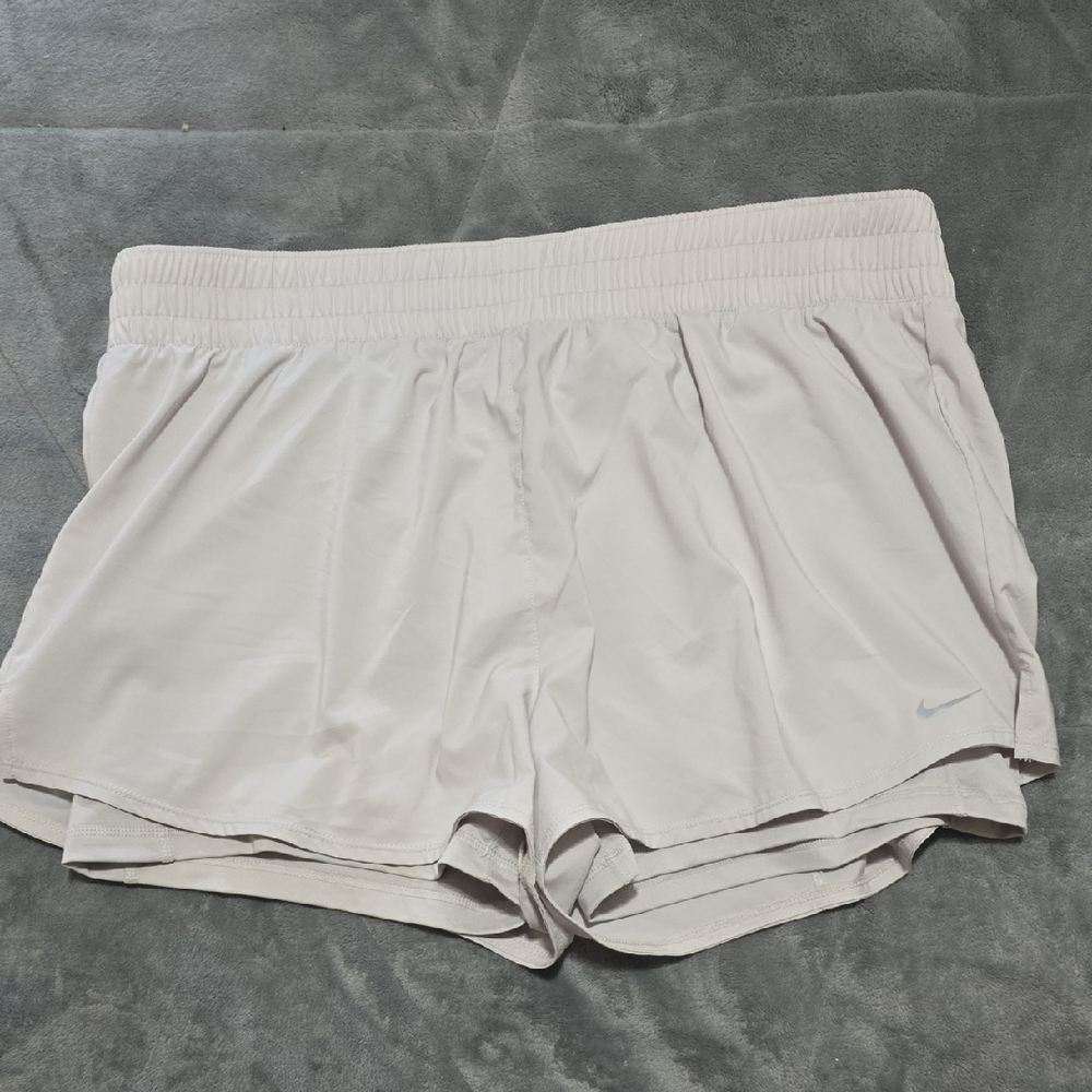 Nike Women's Athletic Shorts - Light Gray